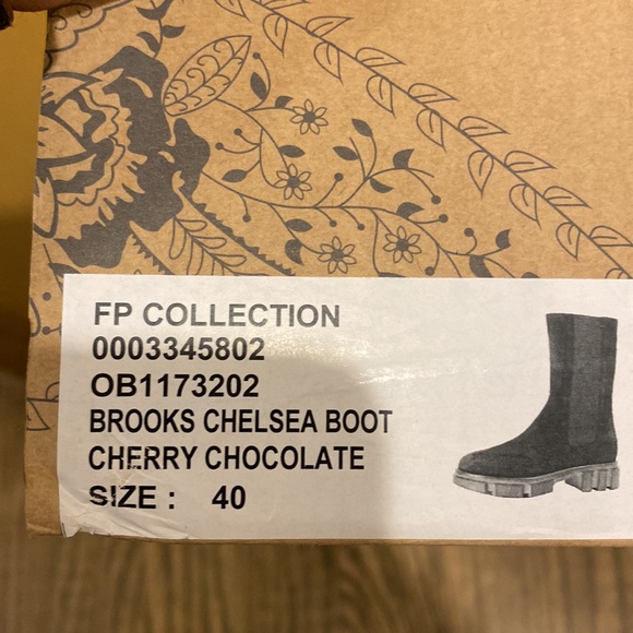 Free people boots. Size 10. In box. Worn once. - Picture 3 of 5